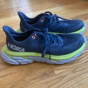 Hoka Womens Edge size 8